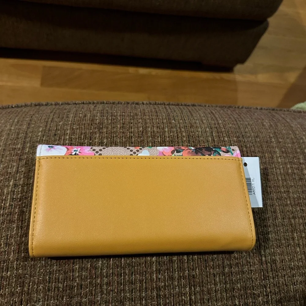 AR NEW YORK women’s Floral Print Wristlet